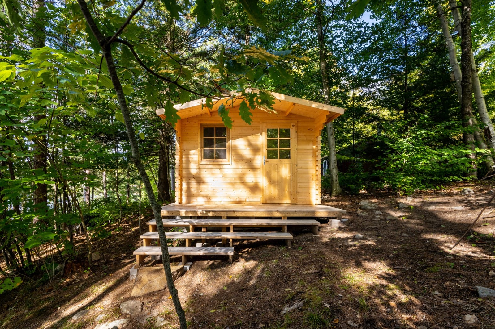 Stunning lakeside cabin