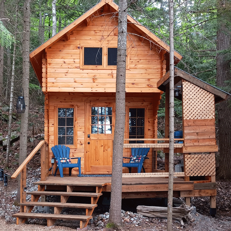 Beautiful small cabin on property
